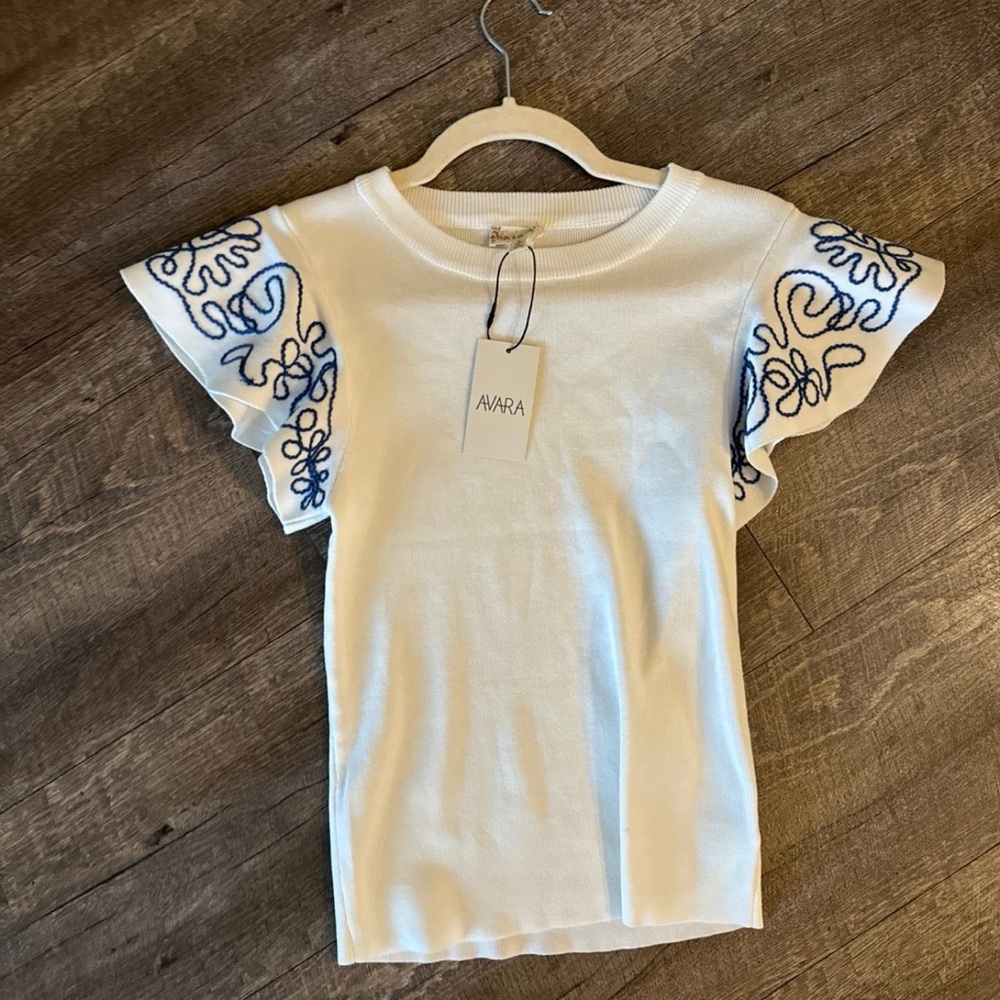 NWT Avara White Embroidered Top